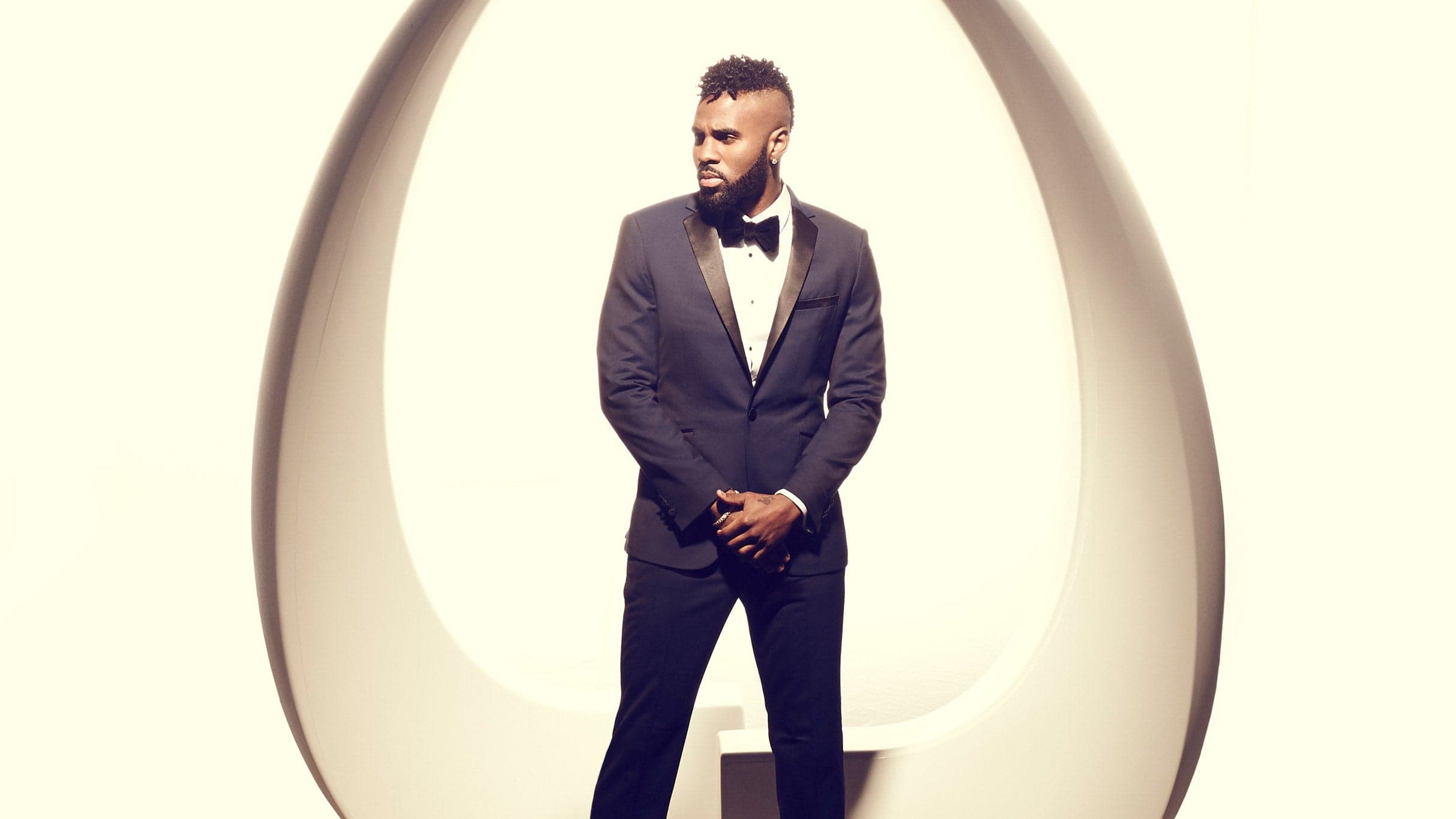 Jason Derulo performing live