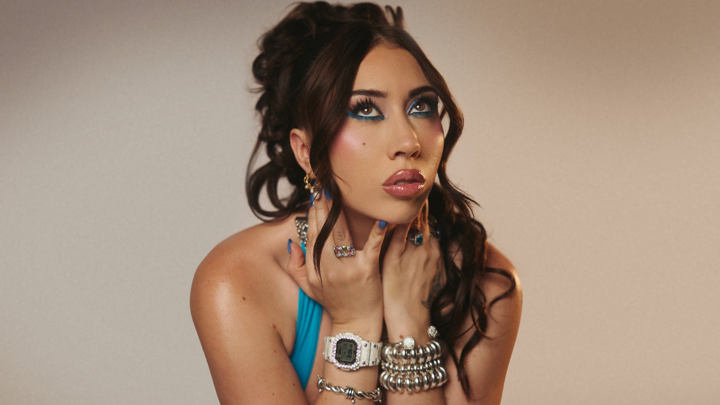 Kali Uchis performing live