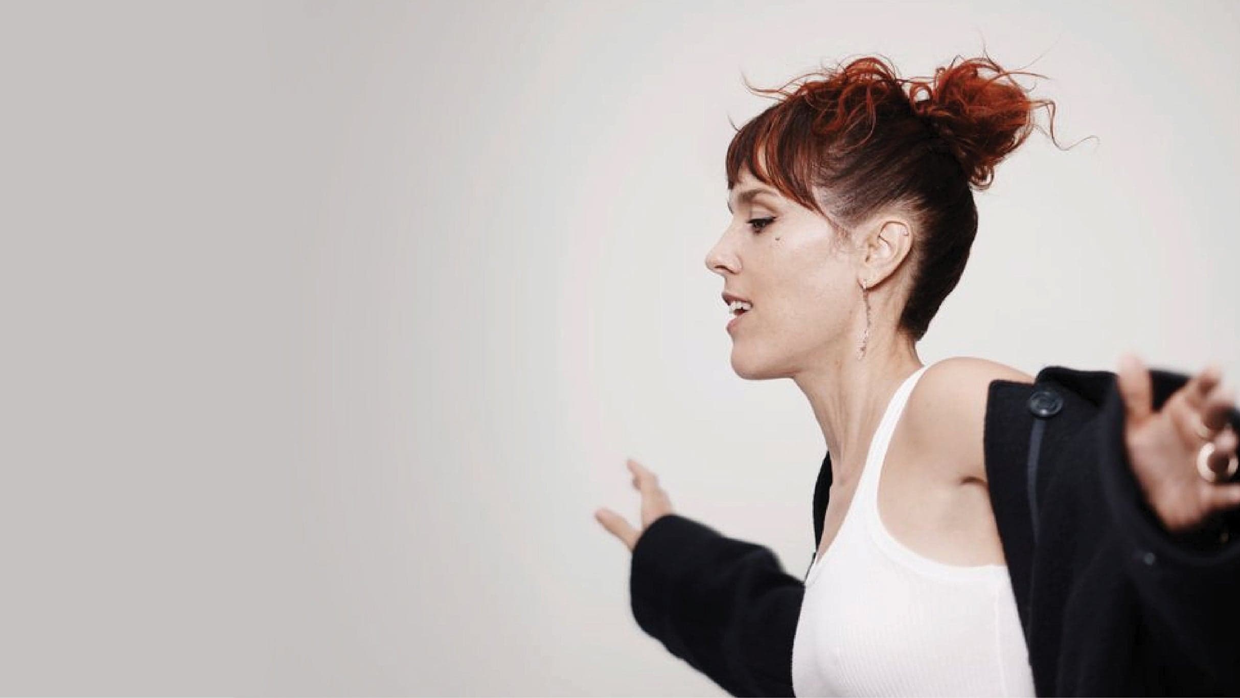 Zaz performing live