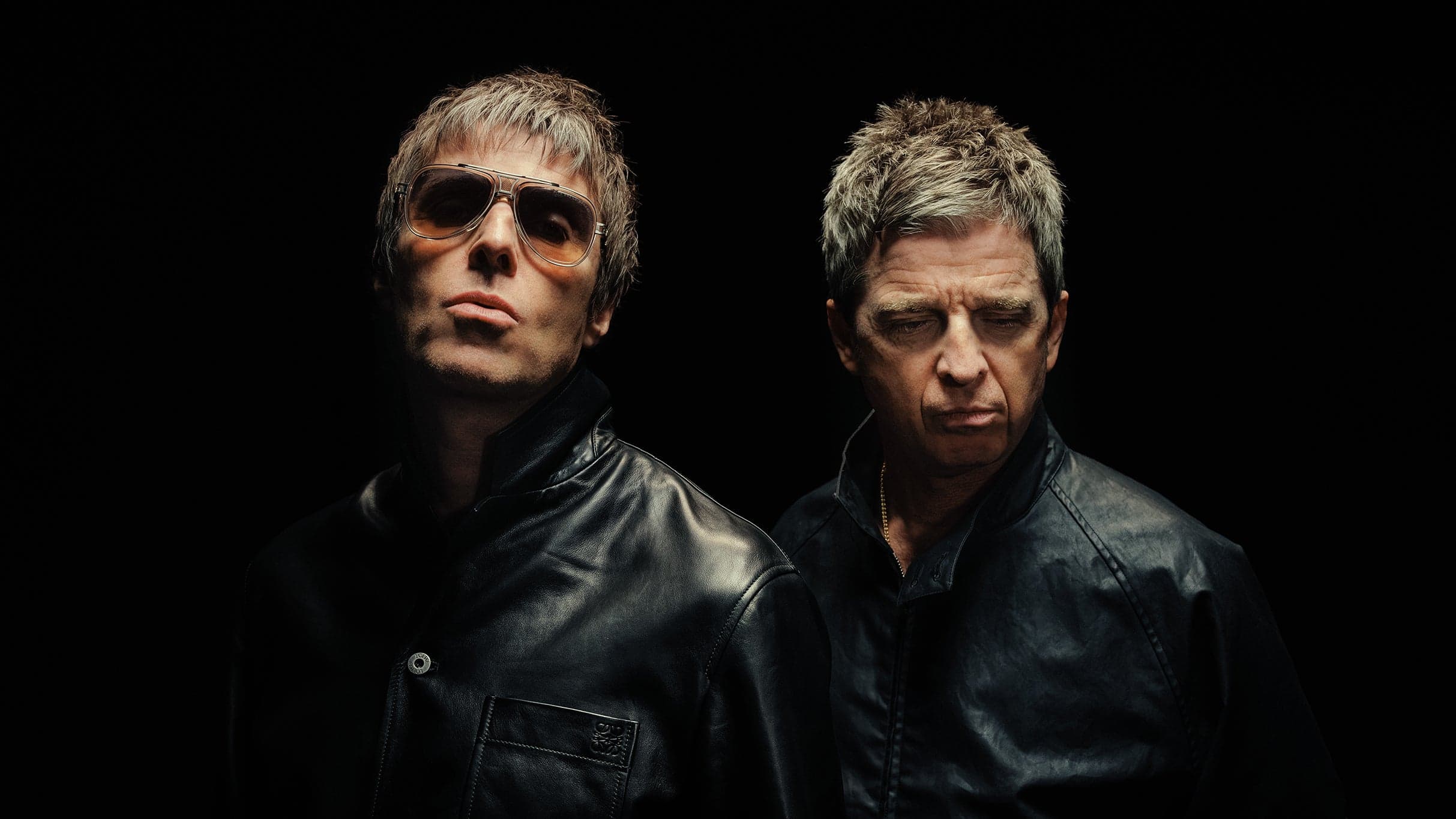 Oasis performing live