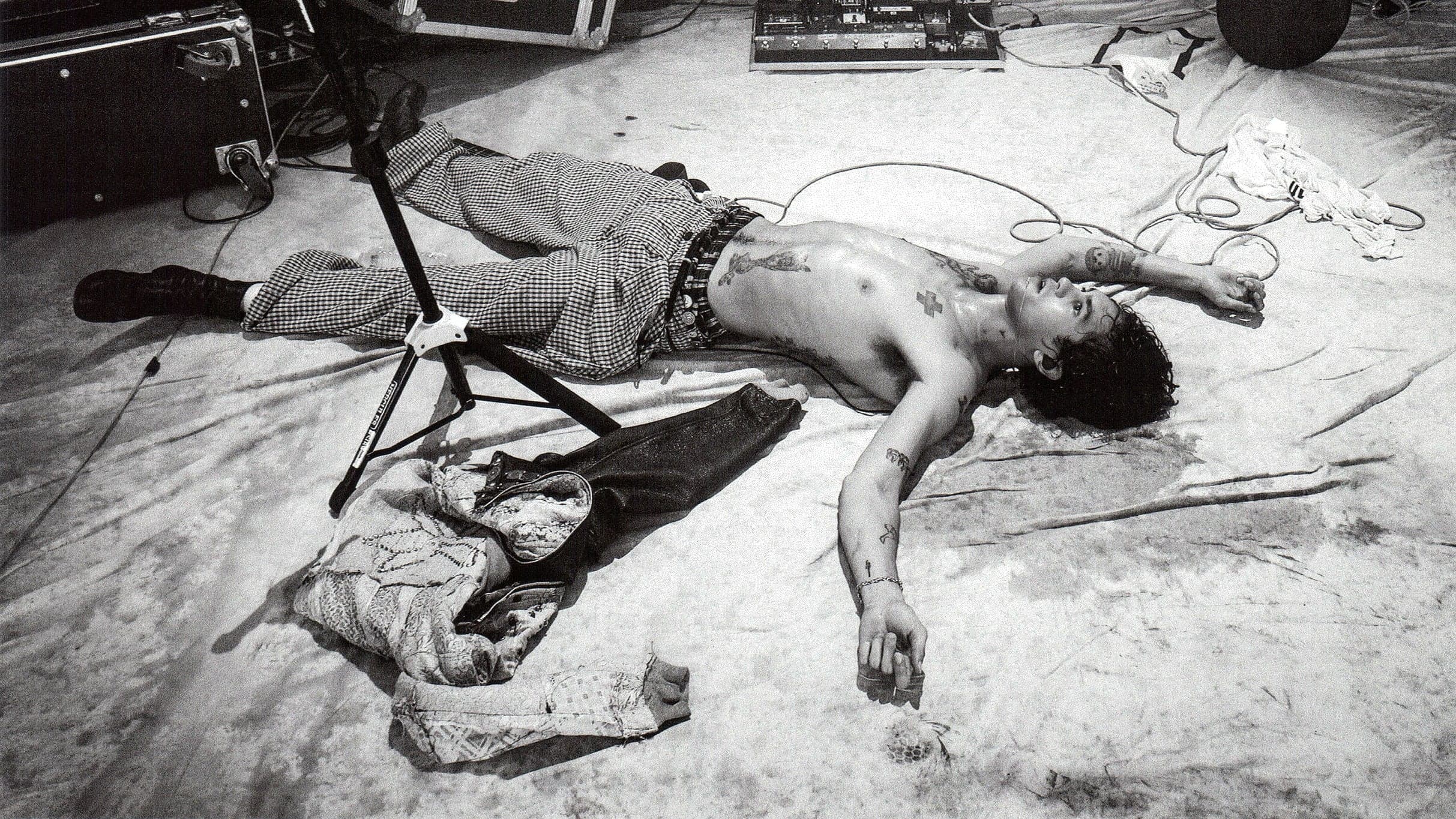 Dominic Fike performing live