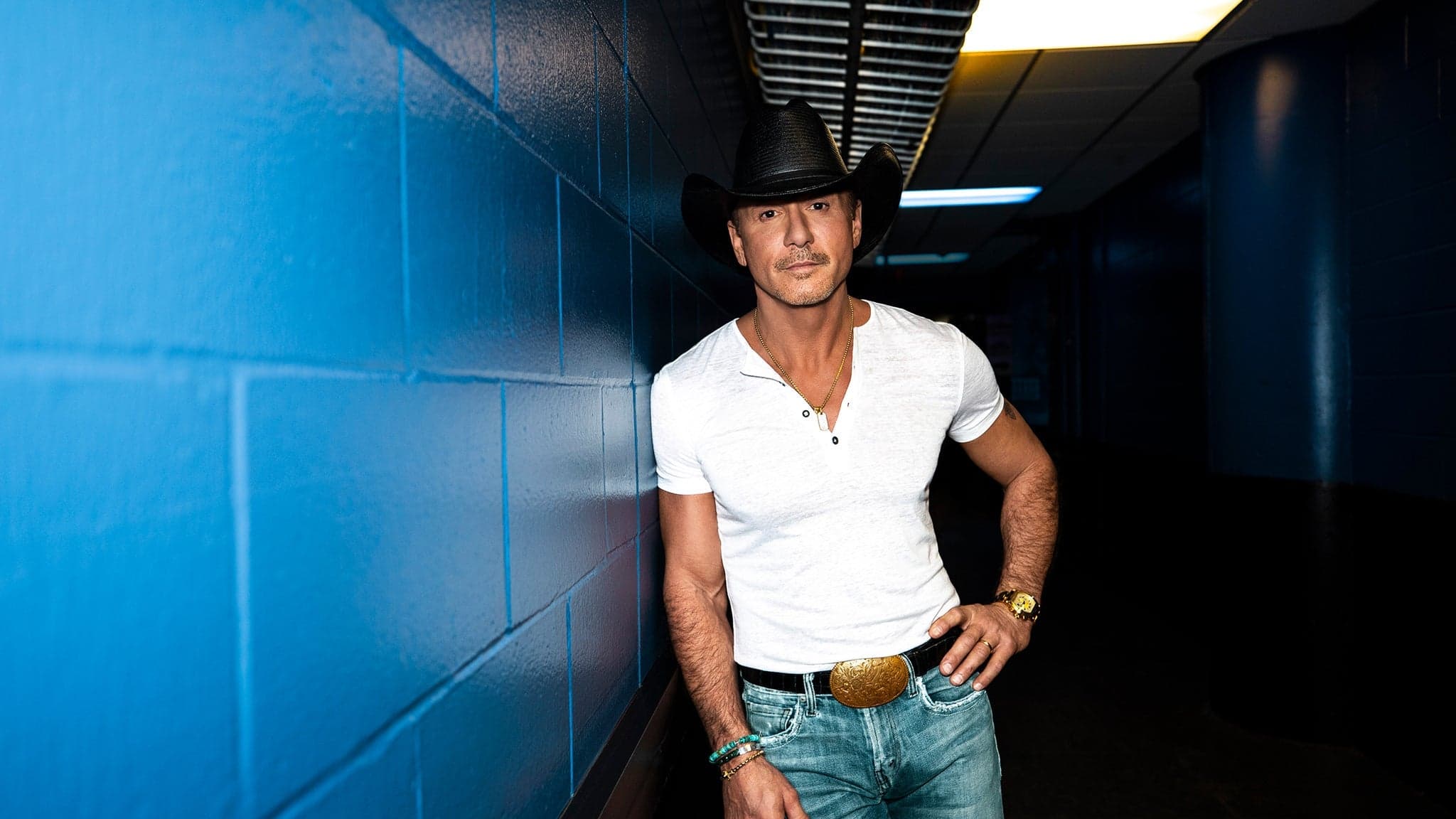 Tim McGraw performing live
