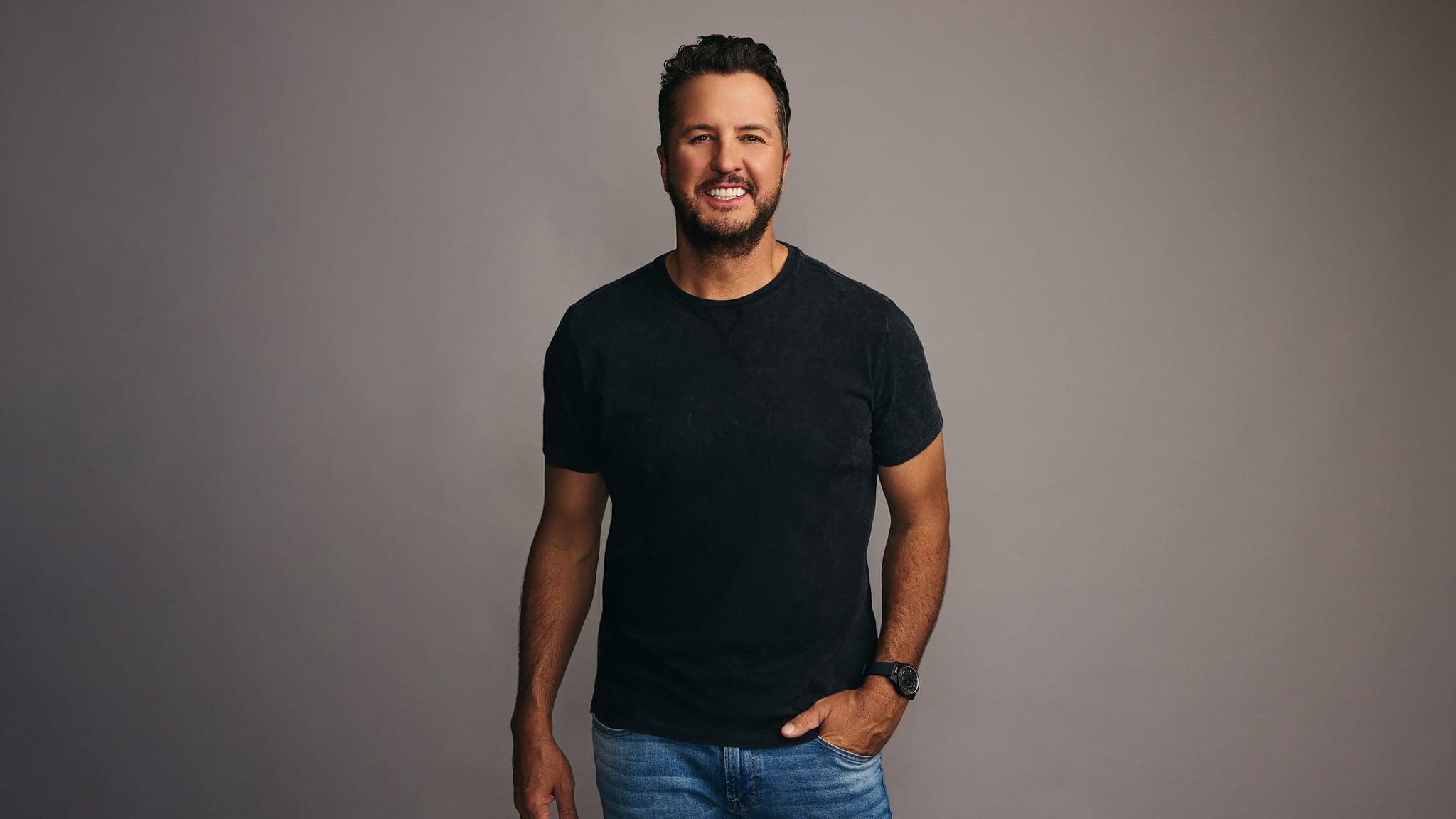 Luke Bryan performing live